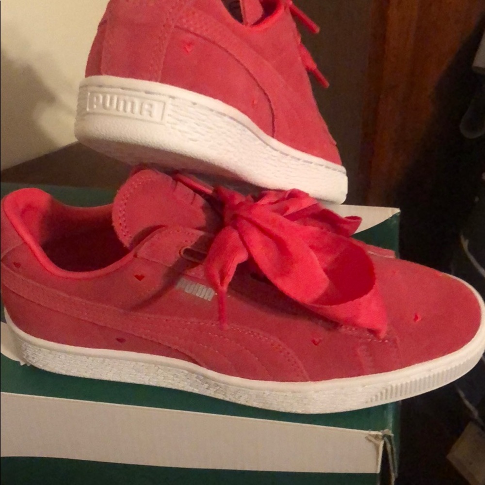 Puma Suede Heart Valentine Jr.- Pink Sz 5.5 NIB